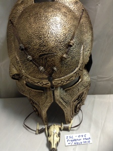 ZSL-045 Predator mask with necklace